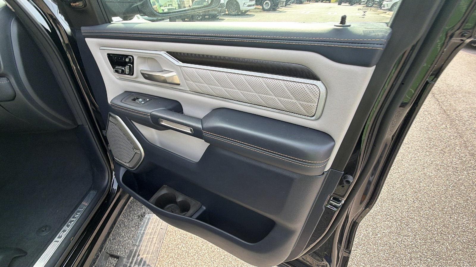 Certified 2025 RAM 1500 Tungsten AWD/4WD image 19