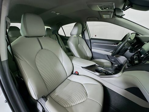 Used 2021 Toyota Camry SE FWD image 29