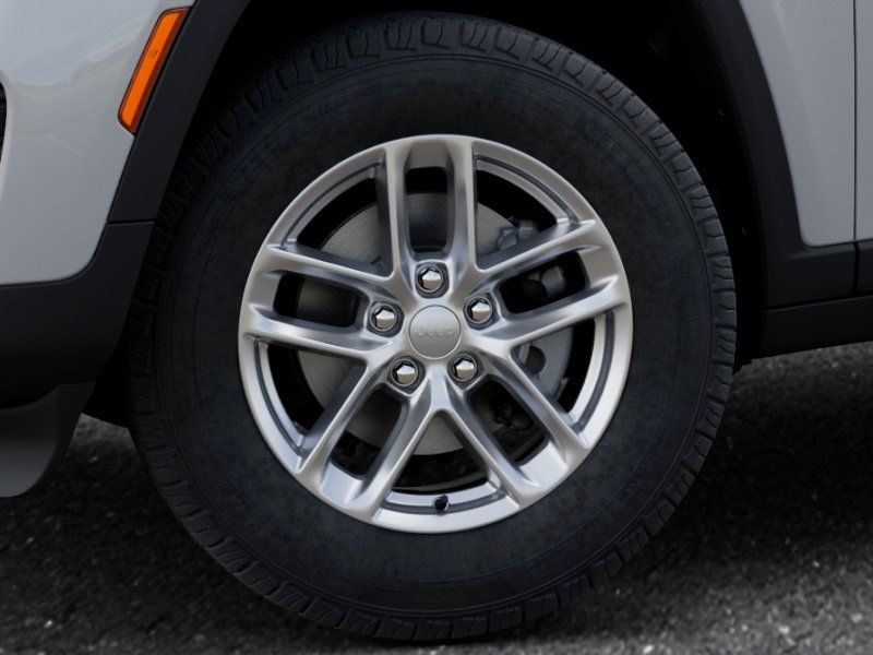 New 2026 Jeep Grand Cherokee Laredo w/ Trailer Tow Package RWD image 8