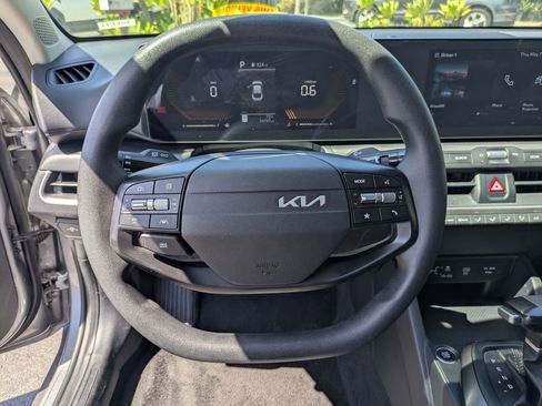 Used 2025 Kia K4 FWD image 18