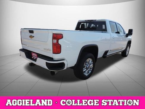 Certified 2024 Chevrolet Silverado 2500 High Country w/ High Country Premium Package AWD/4WD image 4