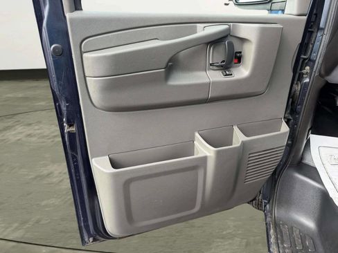 Used 2010 GMC Savana 2500 LS w/ Power Package image 9