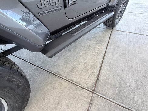 Used 2021 Jeep Wrangler Sport image 23