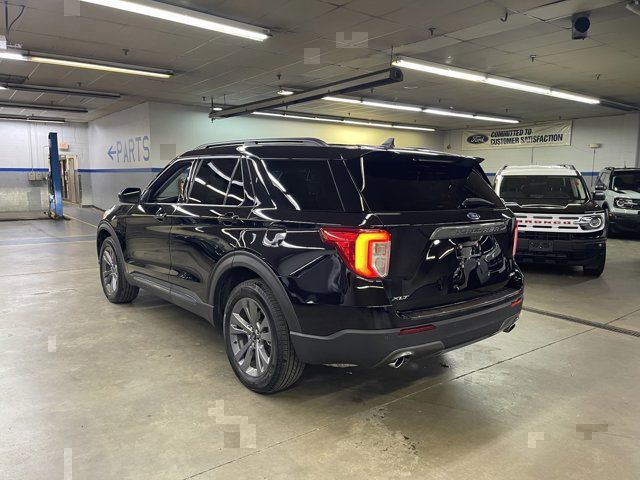 Certified 2022 Ford Explorer XLT w/ Equipment Group 202A AWD/4WD image 5