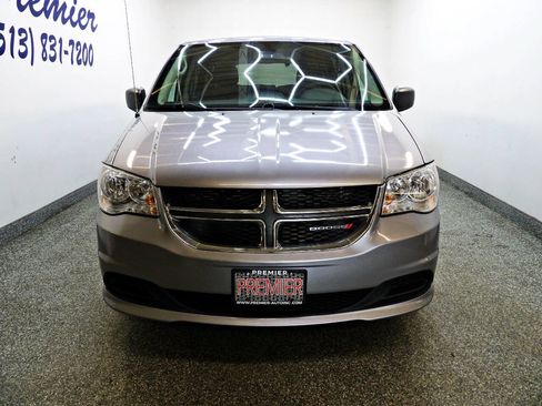 Used 2019 Dodge Grand Caravan SE w/ UConnect Hands-Free Group FWD image 2