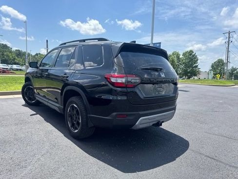 Used 2025 Honda Pilot TrailSport image 5