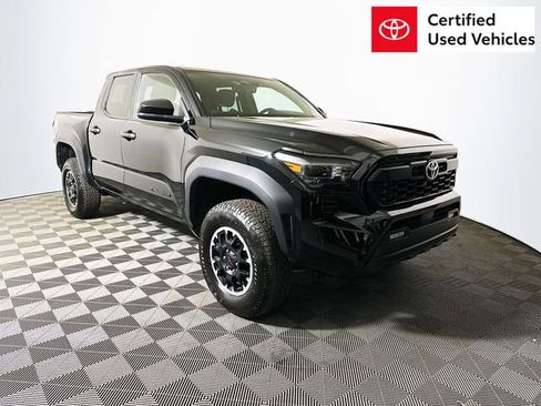 Certified 2025 Toyota Tacoma TRD Off-Road AWD/4WD image 1