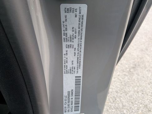 Used 2025 Chrysler Pacifica Select image 34