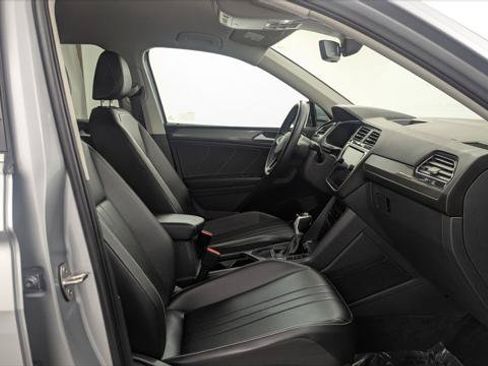 Used 2023 Volkswagen Tiguan SE FWD image 21