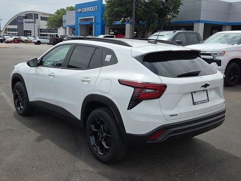 New 2026 Chevrolet Trax LT w/ Midnight Edition FWD image 3