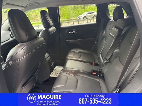Used 2019 Jeep Cherokee Limited AWD/4WD image 31