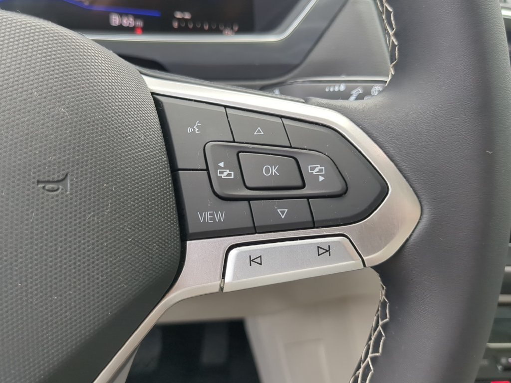 Certified 2023 Volkswagen Tiguan SE FWD image 29