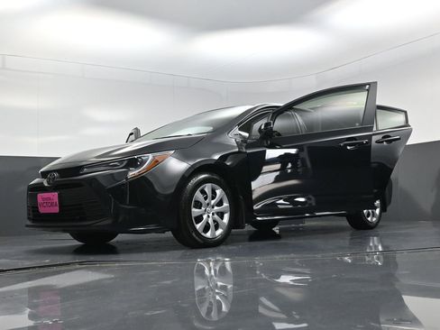 Used 2026 Toyota Corolla LE FWD image 25