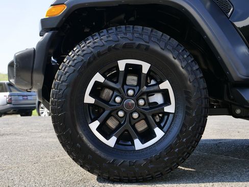Used 2021 Jeep Wrangler Unlimited Sport w/ Sun And Sound Package AWD/4WD image 13