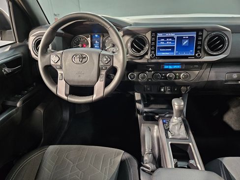 Used 2022 Toyota Tacoma TRD Off-Road AWD/4WD image 9