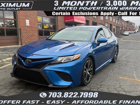 Used 2020 Toyota Camry SE image 1