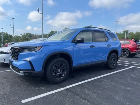 New 2025 Honda Pilot TrailSport image 3