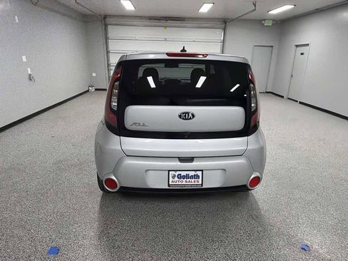 Used 2016 Kia Soul ! FWD image 4