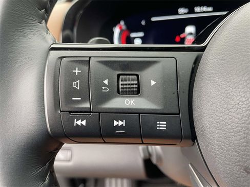 Used 2024 Nissan Pathfinder Platinum w/ Cargo Package image 22