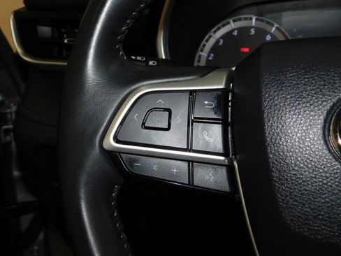 Used 2023 Toyota Highlander XSE image 28