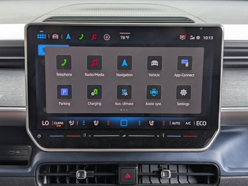 Used 2025 Volkswagen ID. Buzz Pro S Plus RWD image 25