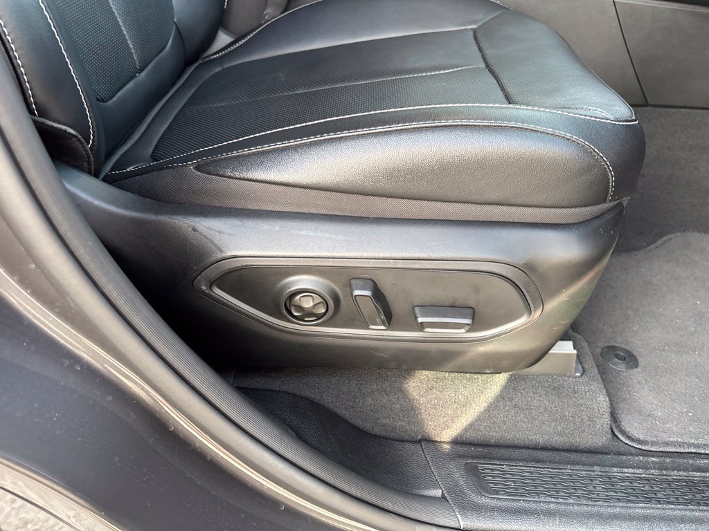 Used 2023 Jeep Grand Cherokee Limited w/ Luxury Tech Group II RWD image 29