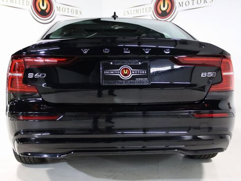 Used 2025 Volvo S60 B5 Core image 26