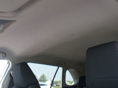 Used 2021 Toyota RAV4 LE AWD/4WD image 6