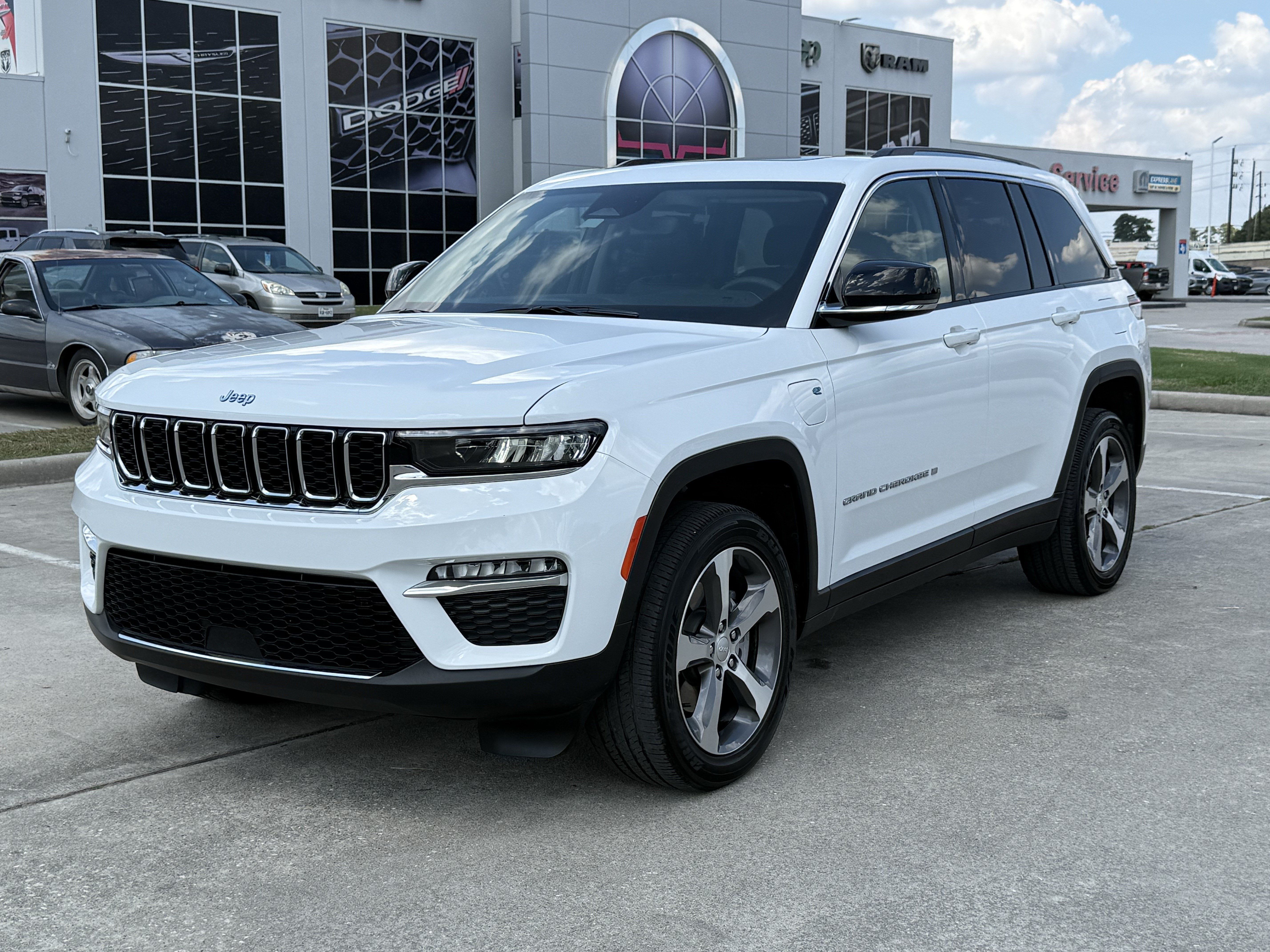 Used 2023 Jeep Grand Cherokee 4WD 4xe image 10