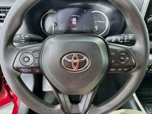Used 2025 Toyota RAV4 XLE AWD/4WD image 18