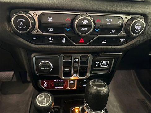 Used 2024 Jeep Gladiator Sport image 29