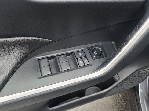 Used 2022 Toyota RAV4 LE AWD/4WD image 17