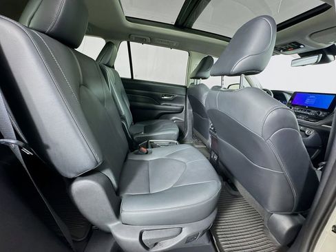 Used 2024 Toyota Grand Highlander AWD image 34
