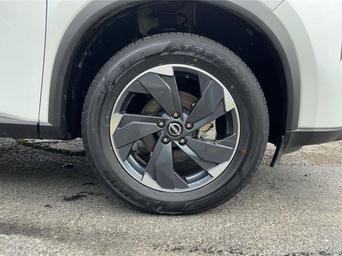Used 2025 Nissan Rogue SV AWD/4WD image 25