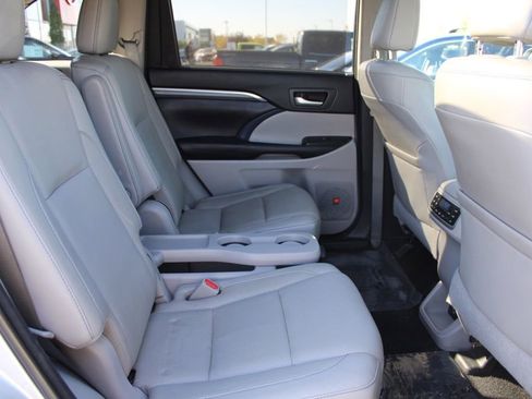 Used 2017 Toyota Highlander Limited Platinum image 23