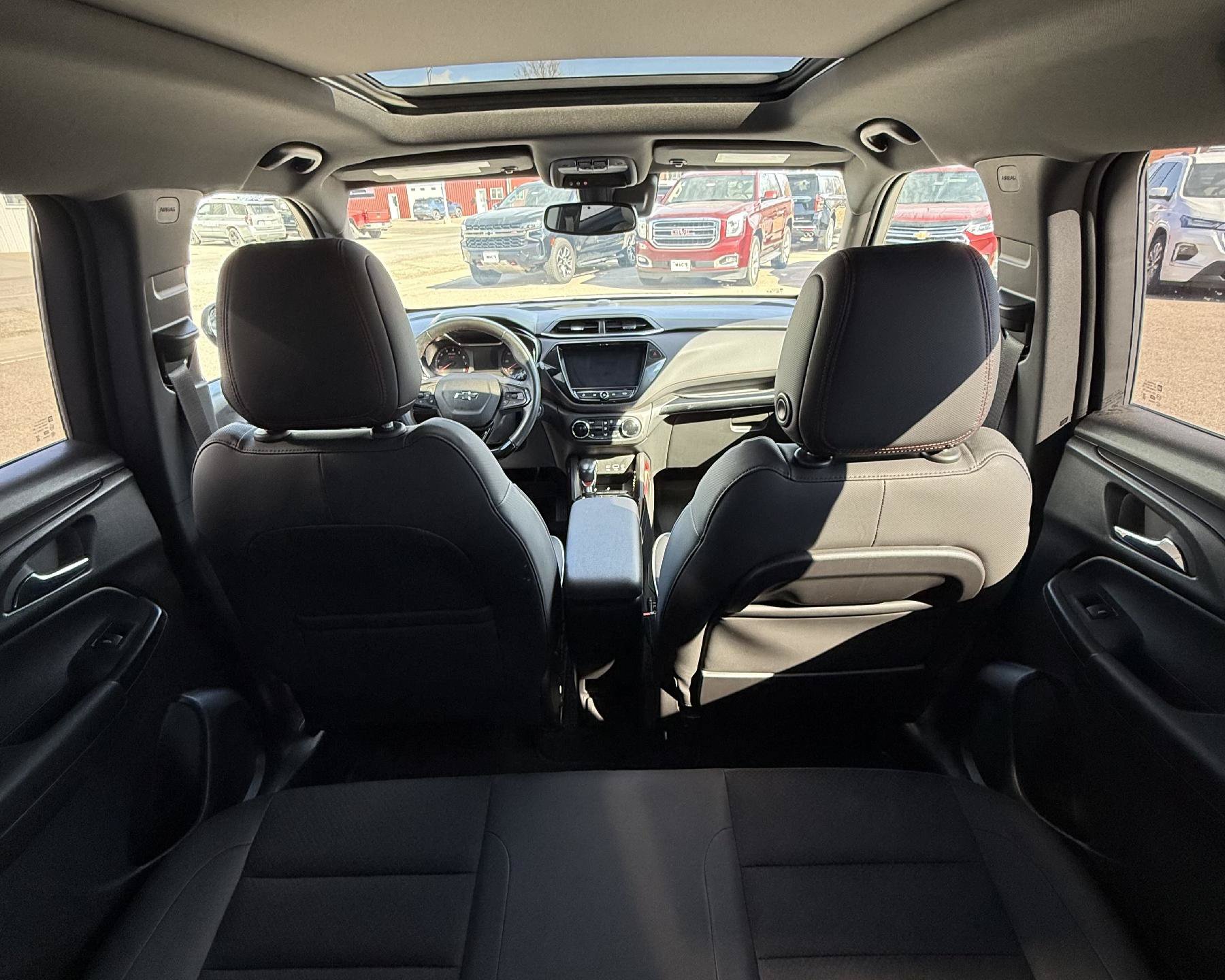 Used 2022 Chevrolet TrailBlazer RS w/ Sun and Liftgate Package FWD image 10