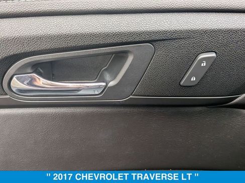 Used 2017 Chevrolet Traverse LT image 11