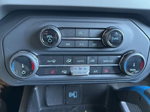 Used 2022 Ford Bronco Black Diamond image 22