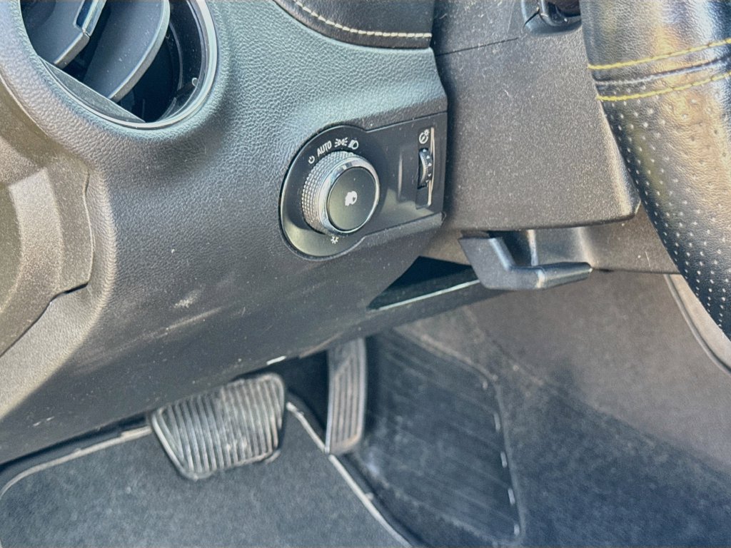 Used 2015 Chevrolet Camaro LT RWD image 10