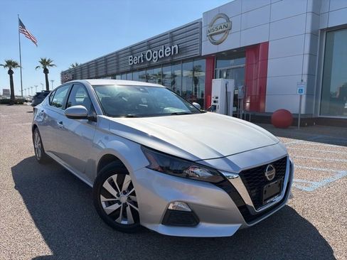 Certified 2022 Nissan Altima 2.5 S image 1