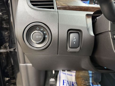 Used 2016 Ford Taurus Limited w/ Equipment Group 301A FWD image 16