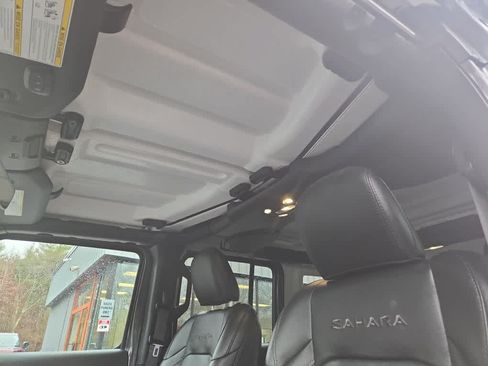 Used 2023 Jeep Wrangler Unlimited Sahara w/ Cold Weather Group AWD/4WD image 31