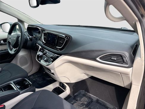Used 2019 Chrysler Pacifica Touring Plus w/ Advanced Safetytec Group FWD image 30
