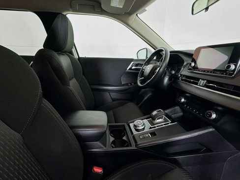 Used 2024 Mitsubishi Outlander ES image 28