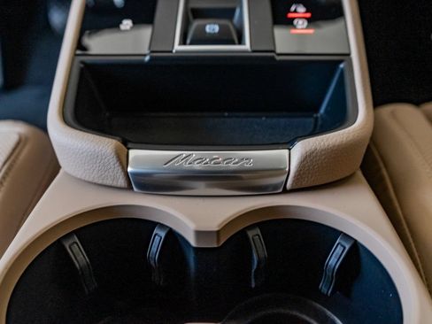 Certified 2025 Porsche Macan AWD/4WD image 21