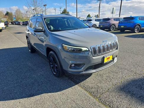 Used 2020 Jeep Cherokee Latitude Plus w/ Cold Weather Group image 8