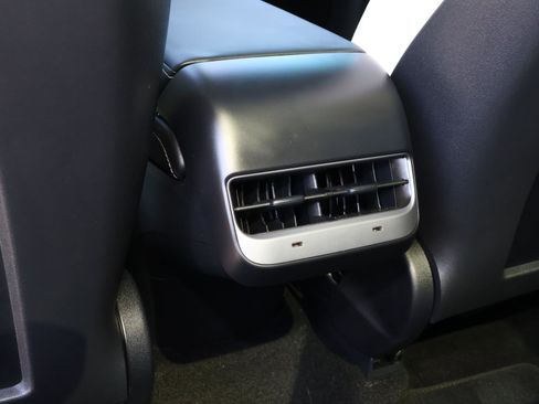 Used 2025 Tesla Model Y Performance image 13