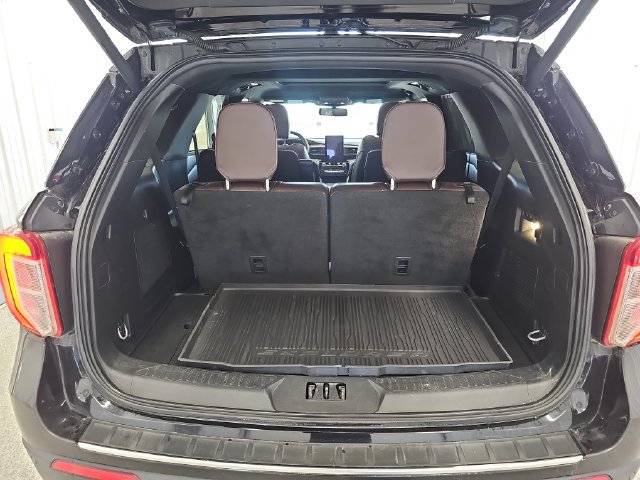 Used 2023 Ford Explorer Platinum w/ Technology Package AWD/4WD image 22