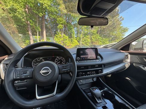 Used 2023 Nissan Rogue SV FWD image 34