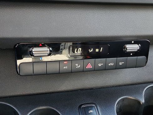 Used 2022 Mercedes-Benz Sprinter 2500 image 19